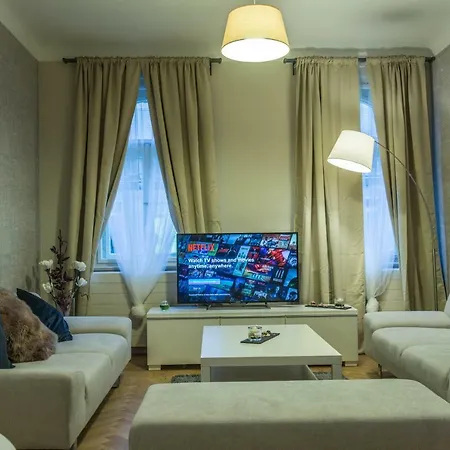 Lejlighed Exclusive 3 Bedroom Top-notch Flat, Great Location Prag