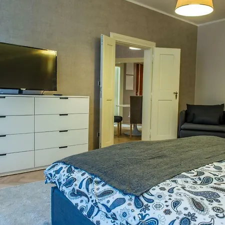 Exclusive 3 Bedroom Top-notch Flat, Great Location * Prag