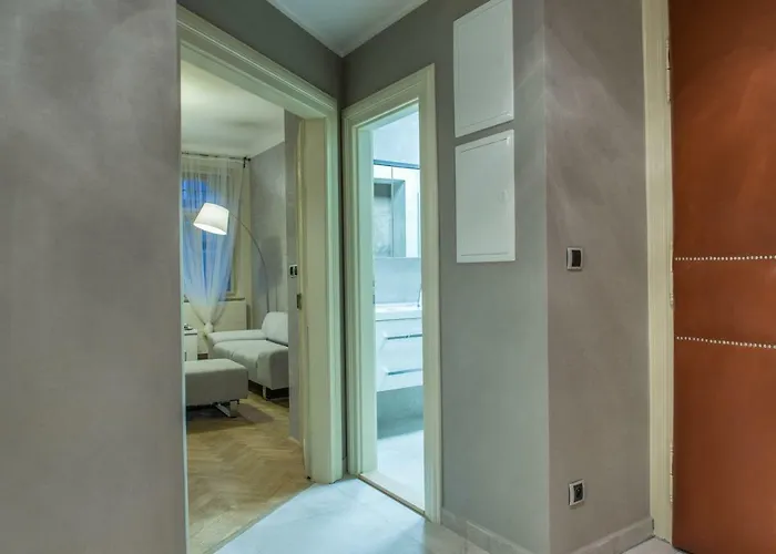 Exclusive 3 Bedroom Top-notch Flat, Great Location *