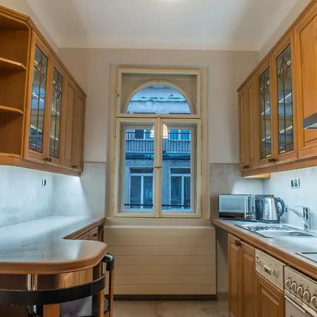 Exclusive 3 Bedroom Top-notch Flat, Great Location