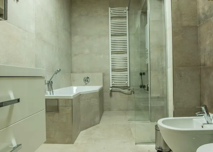 Exclusive 3 Bedroom Top-notch Flat, Great Location
